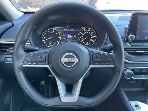 Used 2025 Nissan Altima 2.5 SV image 26