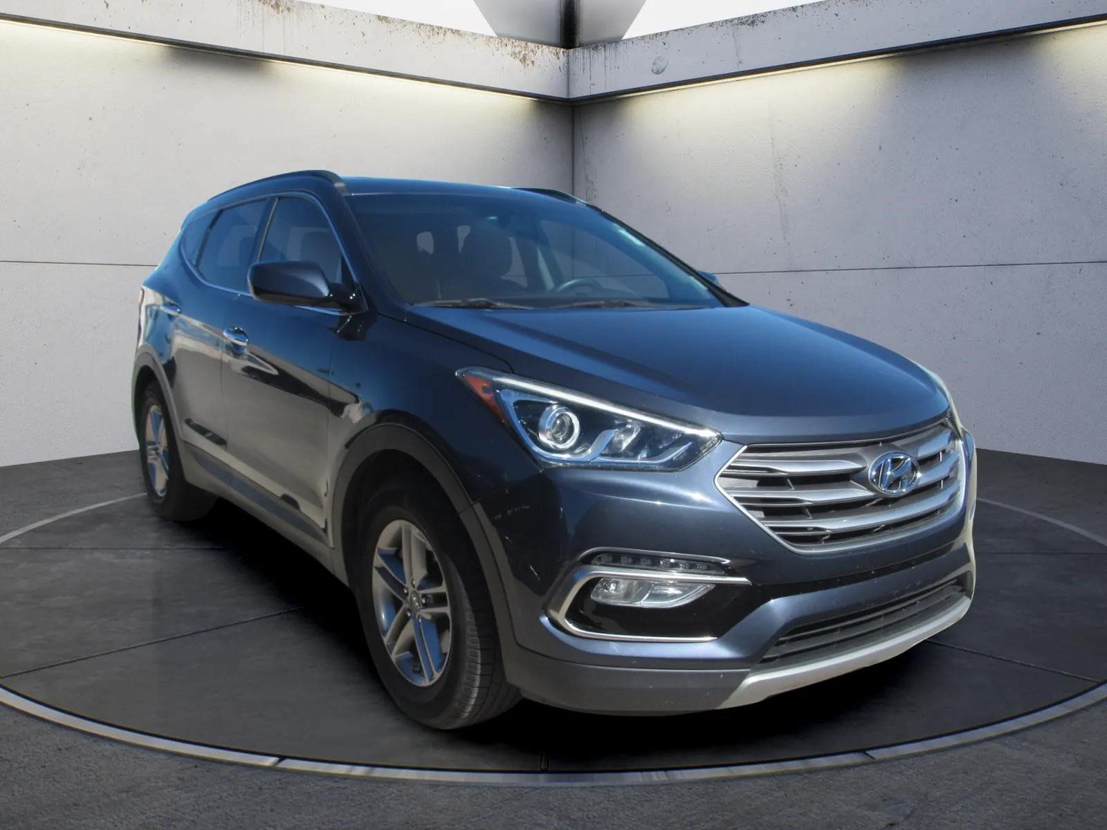 Used 2017 Hyundai Santa Fe Sport FWD image 2