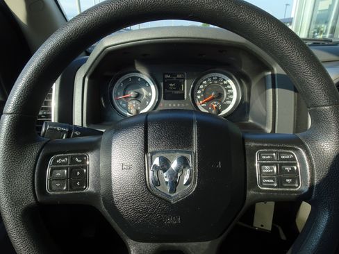 Used 2018 RAM 1500 Classic SLT AWD/4WD image 19