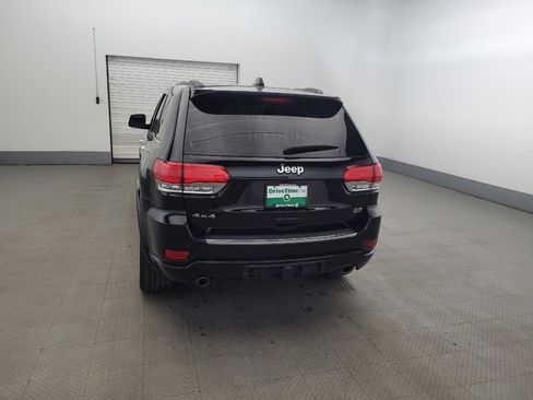 Used 2018 Jeep Grand Cherokee Overland AWD/4WD image 6