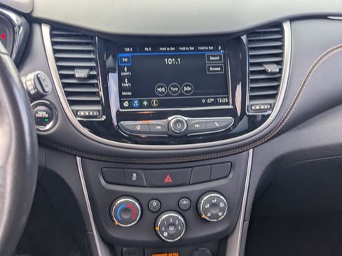 Used 2018 Chevrolet Trax LT w/ Sun & Sound Package image 20