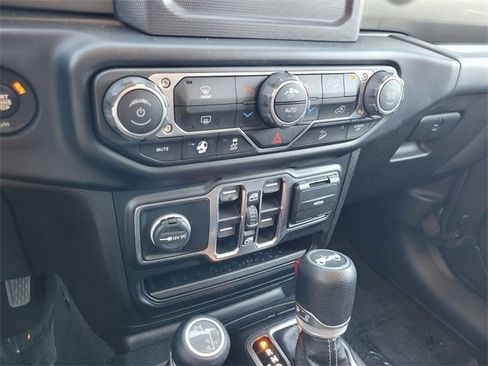 Used 2020 Jeep Wrangler Unlimited Sahara image 24