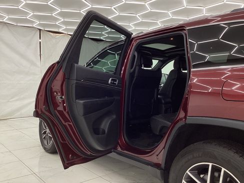 Used 2018 Jeep Grand Cherokee Limited AWD/4WD image 22
