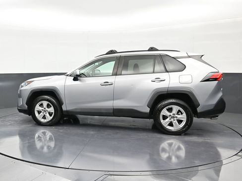 Used 2020 Toyota RAV4 XLE FWD image 2