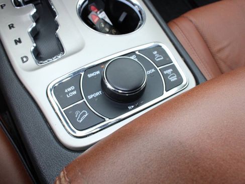 Used 2012 Jeep Grand Cherokee Overland AWD/4WD image 17