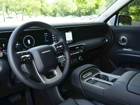 Used 2026 Hyundai Palisade SEL Premium FWD image 16