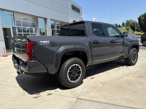 Used 2024 Toyota Tacoma TRD Off-Road w/ TRD Off Road Premium Package AWD/4WD image 6