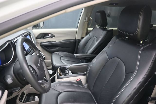 Used 2024 Chrysler Pacifica Touring-L FWD image 14