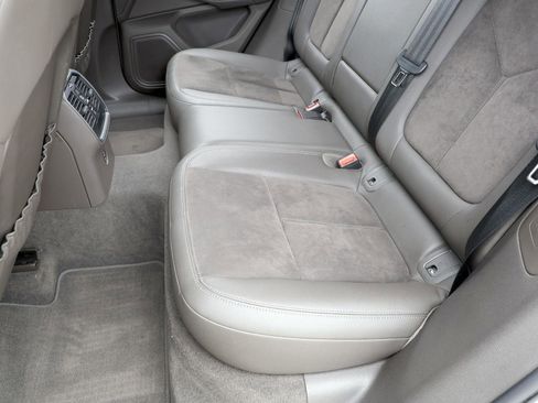 Used 2021 Porsche Macan image 23