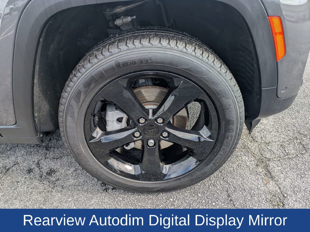 Used 2025 Jeep Grand Cherokee Limited w/ Luxury Tech Group II AWD/4WD image 12