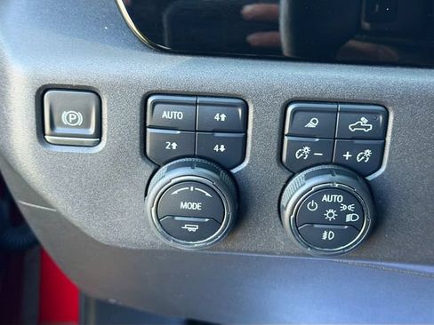 Used 2024 Chevrolet Silverado 1500 LT Trail Boss w/ LT Trail Boss Premium Package AWD/4WD image 31