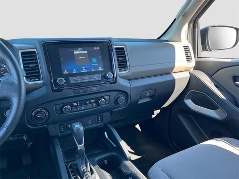 Used 2022 Nissan Frontier SV image 21