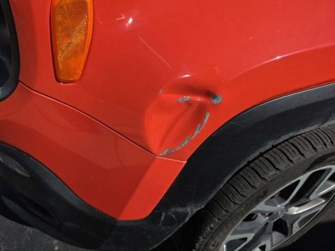 Used 2017 Jeep Renegade Latitude w/ Cold Weather Group image 5