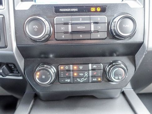 Used 2019 Ford F250 XLT w/ XLT Premium Package image 3