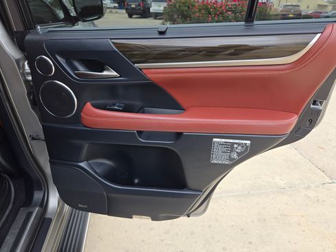 Used 2016 Lexus LX 570 4WD w/ Luxury Package image 27