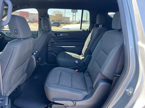 Used 2024 Chevrolet Traverse LT image 10