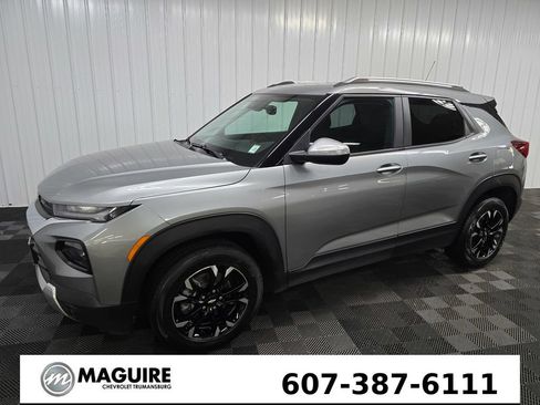 Used 2023 Chevrolet TrailBlazer LT w/ Convenience Package AWD/4WD image 3