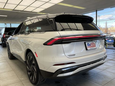 New 2024 Lincoln Nautilus Reserve w/ Jet Appearance Package (87T) image 7