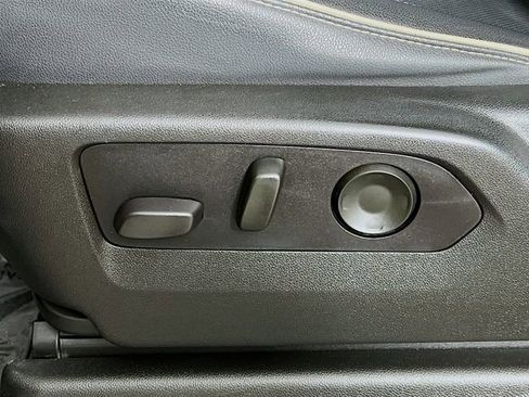 Used 2021 GMC Yukon SLT w/ SLT Luxury Package image 11