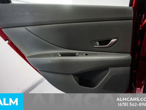 Used 2025 Hyundai Elantra SE image 49