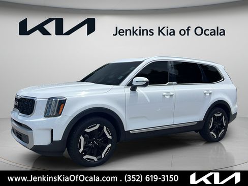 Certified 2023 Kia Telluride EX w/ EX Captain's Chair Package FWD image 7