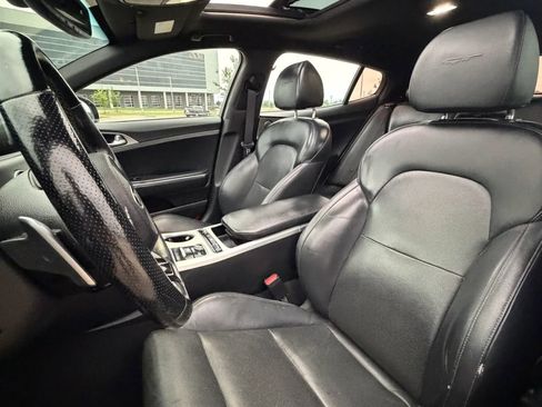 Used 2020 Kia Stinger GT1 RWD image 29