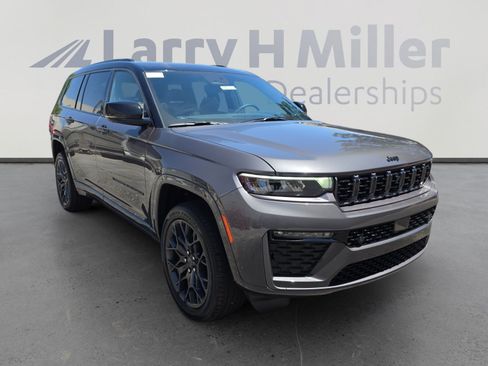 New 2026 Jeep Grand Cherokee L Summit w/ Obsidian Package AWD/4WD image 7