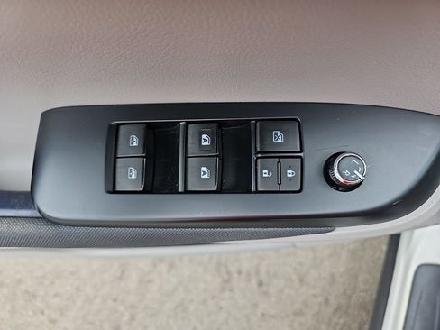 Used 2019 Toyota Highlander LE FWD image 31