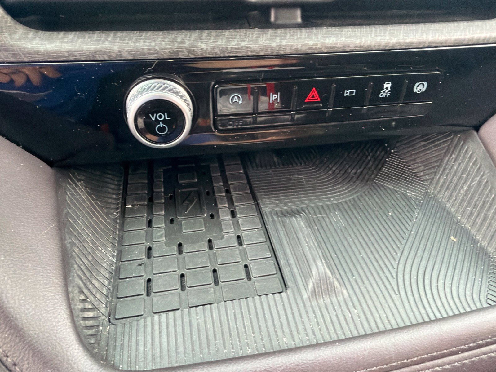 Certified 2025 Ford Explorer Platinum RWD image 16