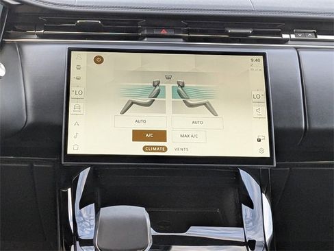 Used 2025 Land Rover Range Rover Sport image 14