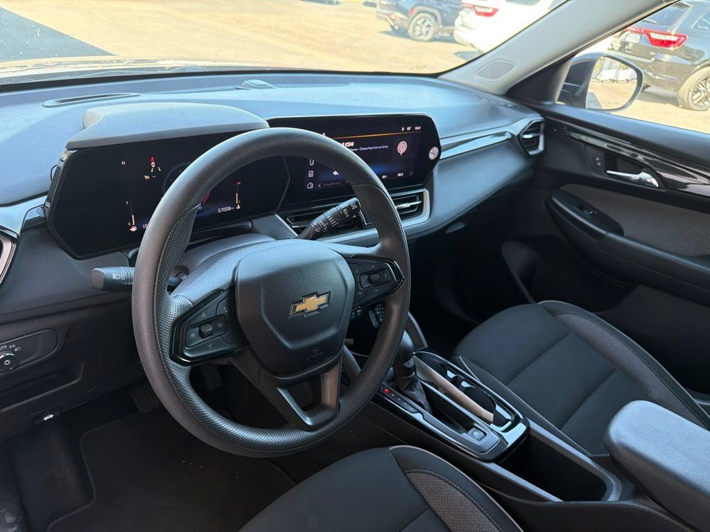 Used 2025 Chevrolet TrailBlazer LT FWD image 7