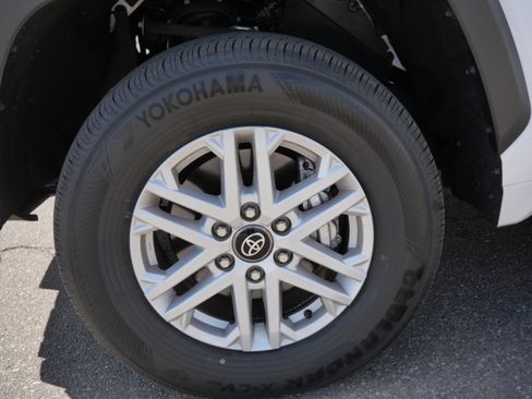 Used 2025 Toyota Tundra SR5 AWD/4WD image 16