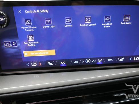 New 2027 Chevrolet Traverse LT w/ Driver Confidence Package FWD image 23