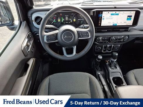 Used 2024 Jeep Wrangler Unlimited Sahara image 14