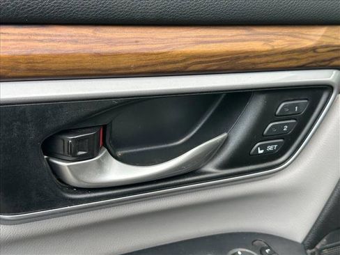 Used 2017 Honda CR-V Touring image 18
