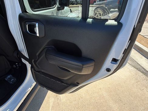 Used 2021 Jeep Gladiator Sport image 20