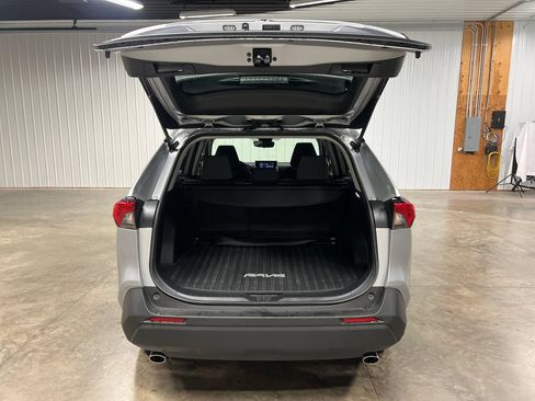 Used 2025 Toyota RAV4 XLE AWD/4WD image 11