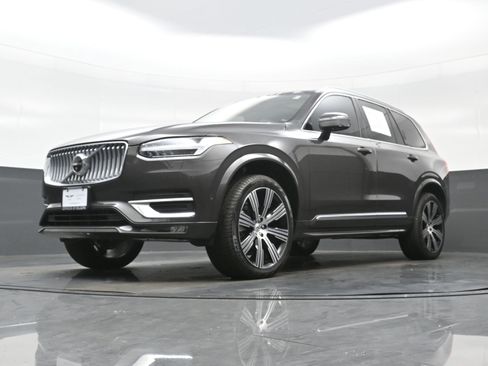 Used 2025 Volvo XC90 B6 Ultra w/ Protection Package image 27