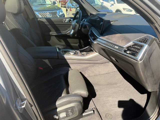 Used 2025 BMW X5 xDrive40i w/ Premium Package AWD/4WD image 28