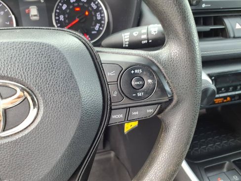 Used 2021 Toyota RAV4 LE AWD/4WD image 31