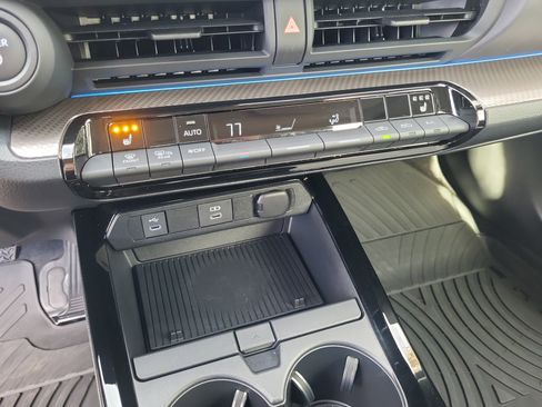 Certified 2025 Toyota Prius XLE image 17