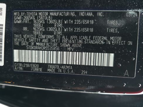 Used 2024 Toyota Highlander XLE FWD image 36