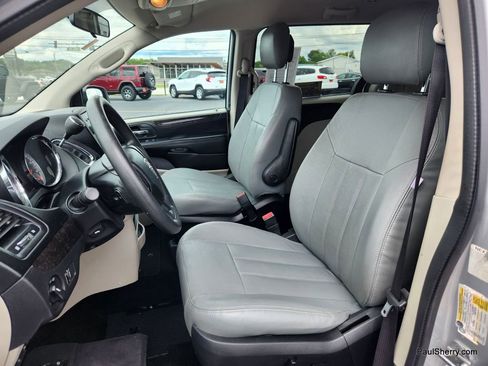 Used 2012 Dodge Grand Caravan SXT image 34