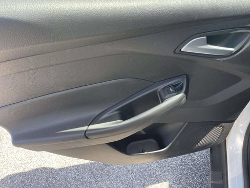 Used 2015 Ford Focus SE FWD image 11