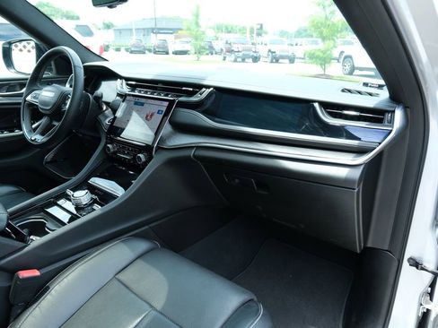 Used 2023 Jeep Grand Cherokee Overland w/ Advanced Protech Group III AWD/4WD image 38