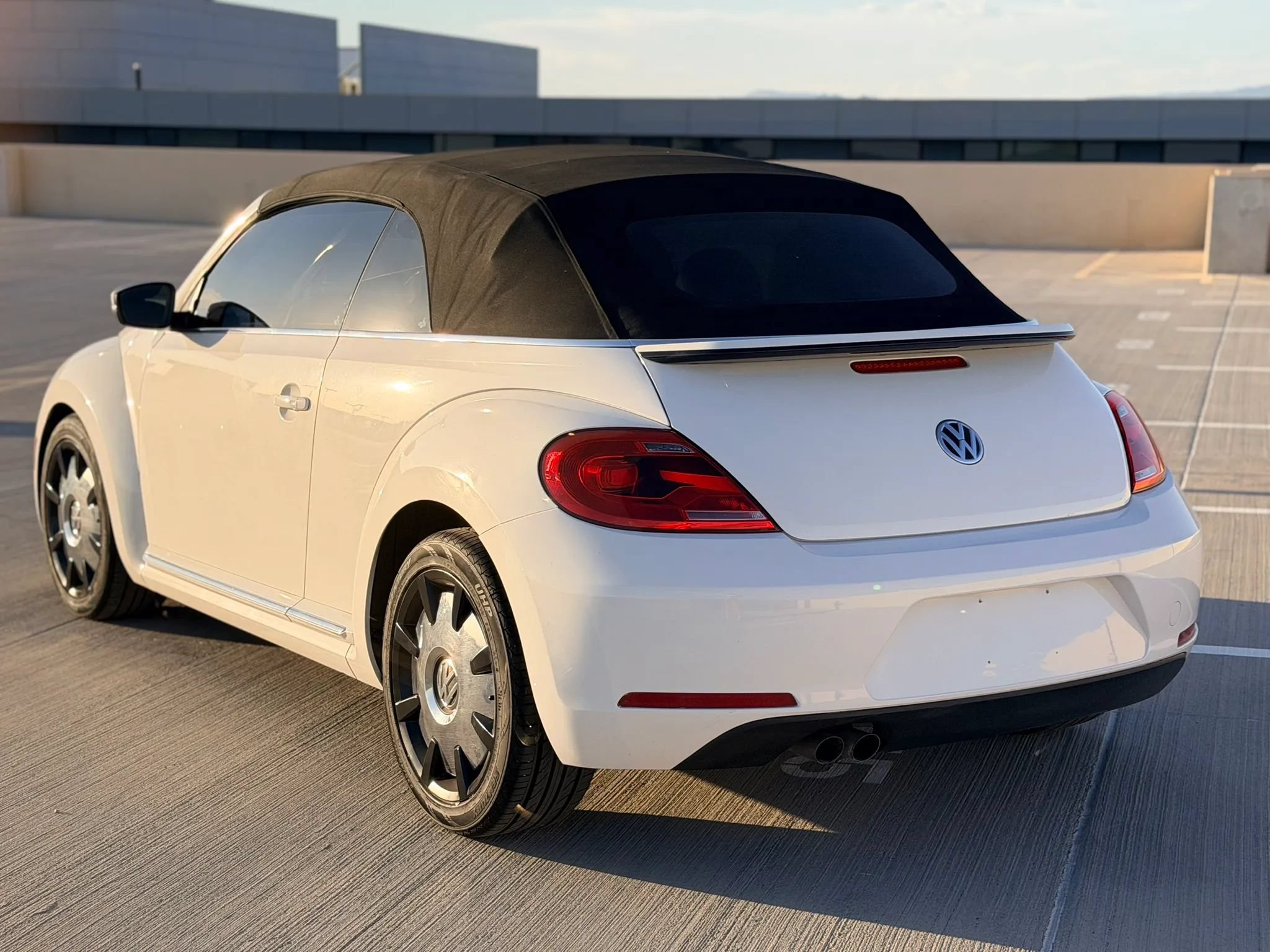 Used 2013 Volkswagen Beetle 2.5 FWD image 4