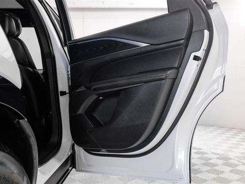 Used 2024 Cadillac Lyriq Luxury image 46