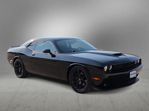 Used 2022 Dodge Challenger GT RWD image 2
