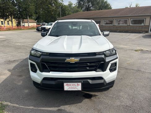Used 2023 Chevrolet Colorado LT w/ LT Convenience Package II AWD/4WD image 2