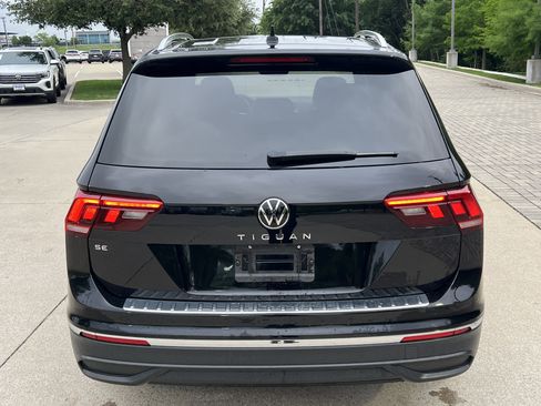 Certified 2023 Volkswagen Tiguan SE w/ Panoramic Sunroof Package FWD image 9